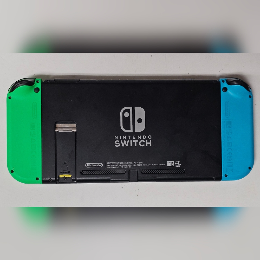 Nintendo Switch Console HAC-001(-01) JoyCon, 4 Controllers, 2 Chargers, More - Picture 2 of 12